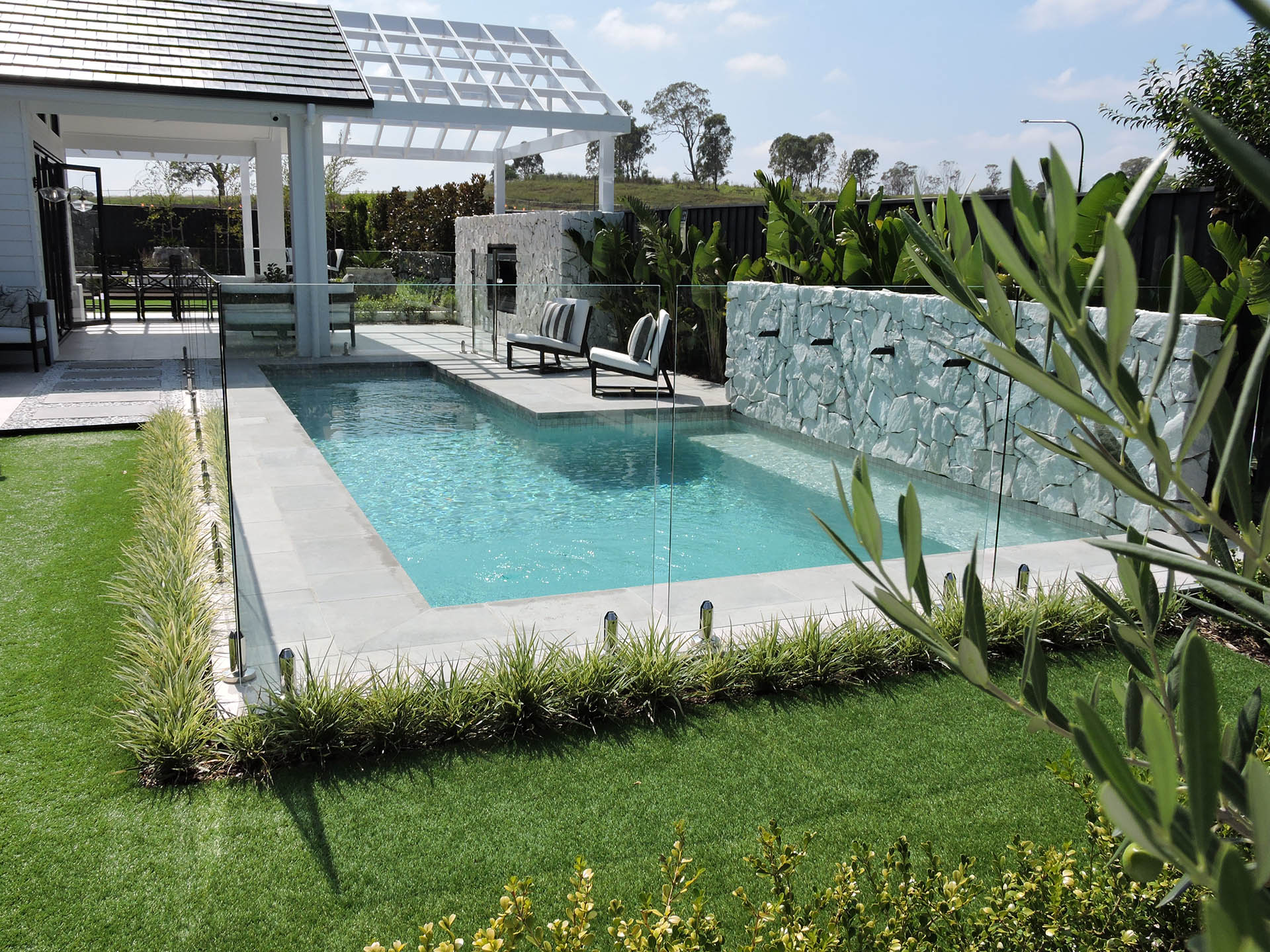 Elegant Pool For All Manor Of Occasions – Box Hill